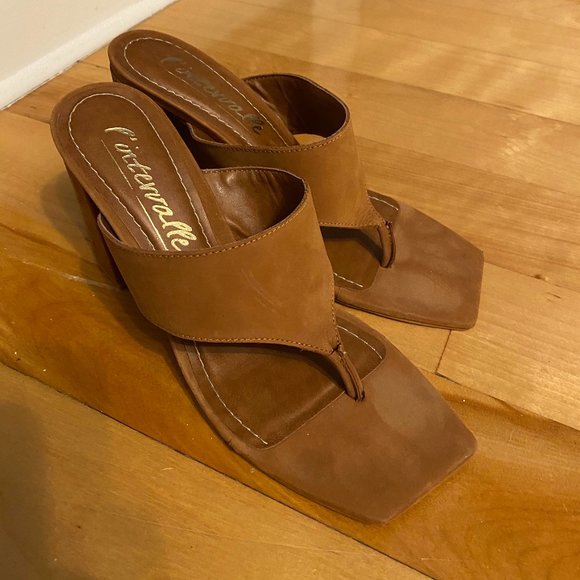 Intervalle Tan Heels - Picture 1 of 4